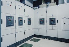 Switchgear för låg spänning på kraftverket arkivfoto Switchgear för låg spänning på kraftverket arkivfoto