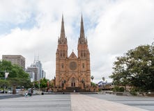 SYDNEY, AUSTRÁLIA - 10 DE NOVEMBRO DE 2014: A catedral de St Mary em Sydney, Austrália fotos de stock SYDNEY, AUSTRÁLIA - 10 DE NOVEMBRO DE 2014: A catedral de St Mary em Sydney, Austrália fotos de stock
