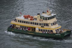 Sydney-Fähre auf dem Hafen lizenzfreie stockfotos Sydney-Fähre auf dem Hafen lizenzfreie stockfotos