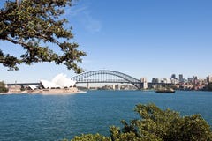 Sydney - Hafen-Brücke und Opernhaus lizenzfreie stockfotos Sydney - Hafen-Brücke und Opernhaus lizenzfreie stockfotos