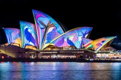 Sydney Opera House under den livliga Sydney festivalen Arkivfoto Sydney Opera House under den livliga Sydney festivalen Arkivfoto