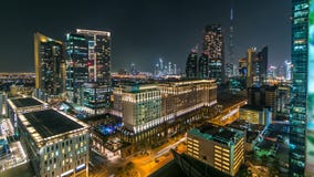 Szenische im Stadtzentrum gelegene Architektur Dubais am Nacht-timelapse Vogelperspektive von zahlreichen Wolkenkratzern nahe She stock video Szenische im Stadtzentrum gelegene Architektur Dubais am Nacht-timelapse Vogelperspektive von zahlreichen Wolkenkratzern nahe She stock video