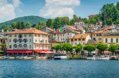 Szenischer Anblick in Orta San Giulio, schönes Dorf auf See Orta, Piemont Piemonte, Italien lizenzfreies stockbild Szenischer Anblick in Orta San Giulio, schönes Dorf auf See Orta, Piemont Piemonte, Italien lizenzfreies stockbild