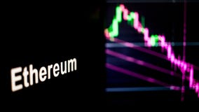 Símbolo de Ethereum Cryptocurrency O comportamento das trocas do cryptocurrency, conceito Tecnologias financeiras modernas foto de stock Símbolo de Ethereum Cryptocurrency O comportamento das trocas do cryptocurrency, conceito Tecnologias financeiras modernas foto de stock