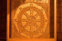 Símbolo de la cruz gamada en la pared del templo de Botataung fotografía de archivo Símbolo de la cruz gamada en la pared del templo de Botataung fotografía de archivo