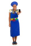 Södra - smart telefon för afrikansk kvinna Arkivbilder Södra - smart telefon för afrikansk kvinna Arkivbilder