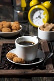 Söt frukost med kaffe, lodlinje royaltyfria foton Söt frukost med kaffe, lodlinje royaltyfria foton