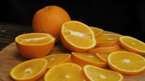 Tabella con le arance fresche Tabella con le arance fresche