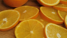 Tabella con le arance fresche Tabella con le arance fresche
