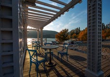 Tabellen im Café am Nachmittag im Herbst stockbilder Tabellen im Café am Nachmittag im Herbst stockbilder