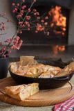 Table de fête avec la tarte aux pommes photographie stock Table de fête avec la tarte aux pommes photographie stock