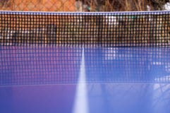 Table de ping-pong avec le filet image stock Table de ping-pong avec le filet image stock