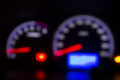 Tableau de bord moderne Defocused de voiture Fond de Bokeh Concept de l'entraînement d'ivresse images libres de droits Tableau de bord moderne Defocused de voiture Fond de Bokeh Concept de l'entraînement d'ivresse images libres de droits