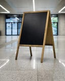 Tableau sur le fond d'entreprise tourné gauche verticalement photos stock Tableau sur le fond d'entreprise tourné gauche verticalement photos stock