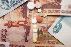 tabletten op Russische roebels worden gevestigd die royalty-vrije stock fotografie tabletten op Russische roebels worden gevestigd die royalty-vrije stock fotografie