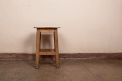 Tabouret en bois rustique Photo stock Tabouret en bois rustique Photo stock