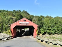 Taftsville täckte bron i den Taftsville byn i staden av Woodstock, Windsor County, Vermont, Förenta staterna arkivbild Taftsville täckte bron i den Taftsville byn i staden av Woodstock, Windsor County, Vermont, Förenta staterna arkivbild