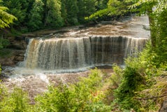 Tahquamenon Fälle lizenzfreie stockfotos Tahquamenon Fälle lizenzfreie stockfotos