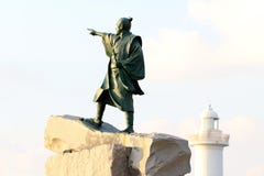 Taiki Statue e faro di Zampa del capo, villaggio di Yomitan, Okinawa Japan immagine stock libera da diritti Taiki Statue e faro di Zampa del capo, villaggio di Yomitan, Okinawa Japan immagine stock libera da diritti