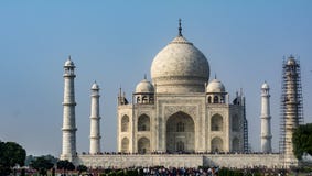 Taj Mahal con una colonna sotto il maintanance fotografia stock Taj Mahal con una colonna sotto il maintanance fotografia stock
