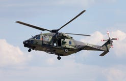 Taktycznego oddziału wojskowego helikopter NH90 fotografia stock Taktycznego oddziału wojskowego helikopter NH90 fotografia stock