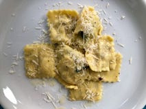 Talerz pierożek z parmesan serem Obraz Royalty Free Talerz pierożek z parmesan serem Obraz Royalty Free