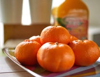 Tangerinas frescas, tiro no natura foto de stock royalty free Tangerinas frescas, tiro no natura foto de stock royalty free