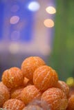 Tangerines βουνών στο υπόβαθρο του χριστουγεννιάτικου δέντρου Φωτογραφία Χριστουγέννων, καθαρισμένα tangerines, στο υπόβαθρο Boke στοκ εικόνες Tangerines βουνών στο υπόβαθρο του χριστουγεννιάτικου δέντρου Φωτογραφία Χριστουγέννων, καθαρισμένα tangerines, στο υπόβαθρο Boke στοκ εικόνες