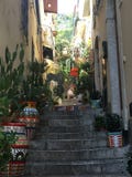 Taormina-Nebenstraße-Schritte mit keramischen Töpfen in Sizilien stockfoto Taormina-Nebenstraße-Schritte mit keramischen Töpfen in Sizilien stockfoto