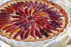 Tarta del ciruelo y de la almendra Foto de archivo libre de regalías Tarta del ciruelo y de la almendra Foto de archivo libre de regalías