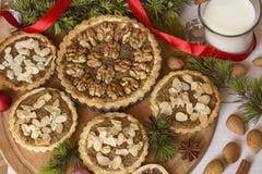 Tartes d'amande et d'?crou photographie stock Tartes d'amande et d'?crou photographie stock