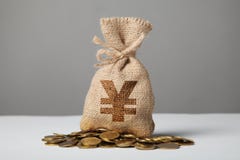 Tasche mit Geld- und Yuanschattenbild auf grauem Hintergrund Symbol des Reichtums und der hohen Gewinne stockfoto Tasche mit Geld- und Yuanschattenbild auf grauem Hintergrund Symbol des Reichtums und der hohen Gewinne stockfoto
