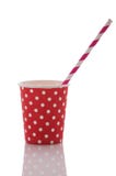Tasse de papier avec la boisson à emporter sur un fond blanc photos libres de droits Tasse de papier avec la boisson à emporter sur un fond blanc photos libres de droits