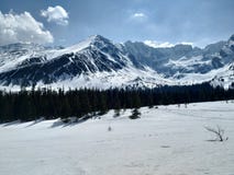 Tatra berg im dess vita och soliga vår royaltyfri fotografi Tatra berg im dess vita och soliga vår royaltyfri fotografi