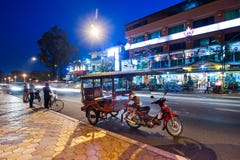 Taxi di Moto alla città asiatica Phnom Penh, Cambogia Immagini Stock Libere da Diritti Taxi di Moto alla città asiatica Phnom Penh, Cambogia Immagini Stock Libere da Diritti