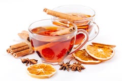 Taza de té caliente con el canela, naranja, anís fotografía de archivo Taza de té caliente con el canela, naranja, anís fotografía de archivo