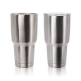 Tazza d'acciaio isolata su fondo bianco Grande bottiglia di acqua per la conservazione della temperatura Grande tazza inossidabil immagine stock Tazza d'acciaio isolata su fondo bianco Grande bottiglia di acqua per la conservazione della temperatura Grande tazza inossidabil immagine stock