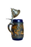 Tazza di birra tedesca tradizionale isolata del metallo con il coperchio e la maniglia con la pittura ed il modanatura del vello immagine stock Tazza di birra tedesca tradizionale isolata del metallo con il coperchio e la maniglia con la pittura ed il modanatura del vello immagine stock