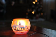 Tazza di candel con la sensibilità di Natale fotografie stock Tazza di candel con la sensibilità di Natale fotografie stock