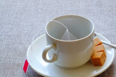 teacup Zucchero di canna, tè della frutta in una borsa fotografie stock libere da diritti teacup Zucchero di canna, tè della frutta in una borsa fotografie stock libere da diritti