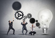 Teamwork, die eine Idee antreibt