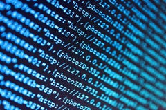Technologie abstraite de programmation de code Données binaires de Digital sur l'écran d'ordinateur Lieu de travail informatique photographie stock libre de droits Technologie abstraite de programmation de code Données binaires de Digital sur l'écran d'ordinateur Lieu de travail informatique photographie stock libre de droits