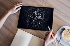 Technologie et cryptocurrency Bitcoin, concept de Blockchain d'Ethereum sur l'écran photos libres de droits Technologie et cryptocurrency Bitcoin, concept de Blockchain d'Ethereum sur l'écran photos libres de droits