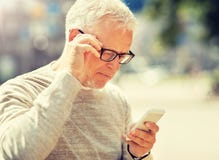 Senior man texting message on smartphone in city royalty free stock photos Senior man texting message on smartphone in city royalty free stock photos
