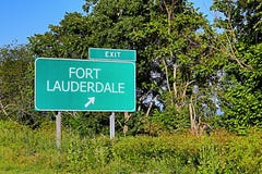 Tecken för USA-huvudvägutgång för Fort Lauderdale royaltyfri fotografi Tecken för USA-huvudvägutgång för Fort Lauderdale royaltyfri fotografi
