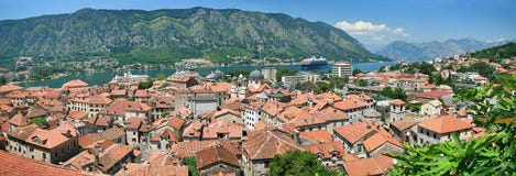 Tejados rojos de Kotor foto de archivo libre de regalías Tejados rojos de Kotor foto de archivo libre de regalías