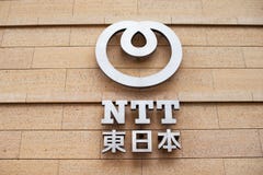 Tel?grafo y tel?fono de Nip?n - logotipo del NTT, es una compa??a de telecomunicaciones japonesa establecida jefatura en Tokio, J fotografía de archivo Tel?grafo y tel?fono de Nip?n - logotipo del NTT, es una compa??a de telecomunicaciones japonesa establecida jefatura en Tokio, J fotografía de archivo