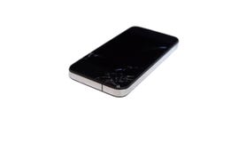 Telefono cellulare nero con uno schermo rotto immagine stock Telefono cellulare nero con uno schermo rotto immagine stock