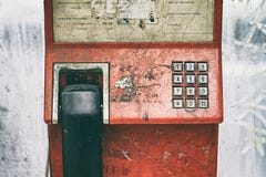 Telefono pubblico, telefono pubblico di vecchio lerciume fotografia stock Telefono pubblico, telefono pubblico di vecchio lerciume fotografia stock