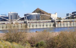 Tempe, Аризона: Новая запруда Salt River после весенних дождей стоковое фото Tempe, Аризона: Новая запруда Salt River после весенних дождей стоковое фото